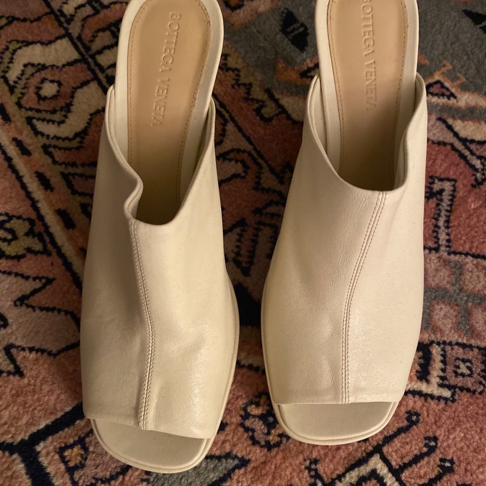 Bottega Veneta 38.5 8
block-heel mules immaculately crafted pieces, Bottega Ve